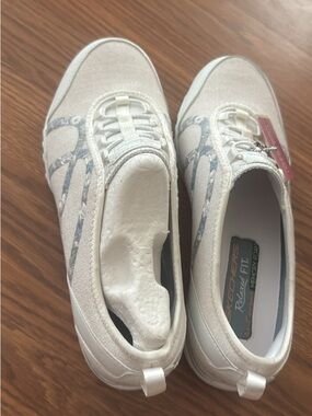 Skechers dainty embroidery White Slip-On Casual Walking Shoes